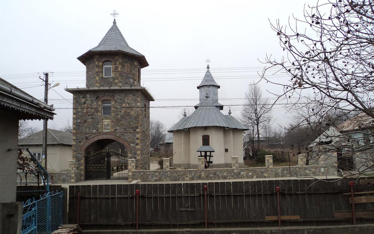 Biserica - vedere exterioară